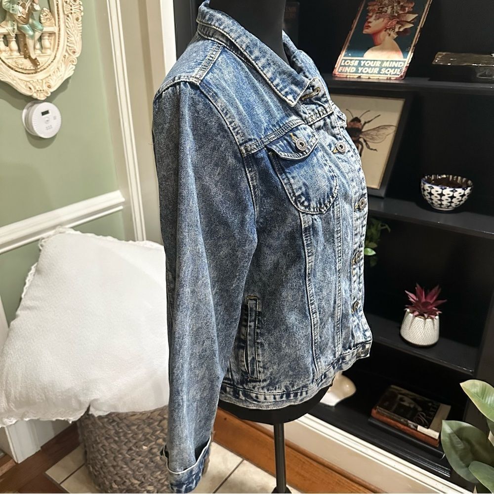 The Style Between Us Denim Jean Jacket Size M - Picture 5 of 11